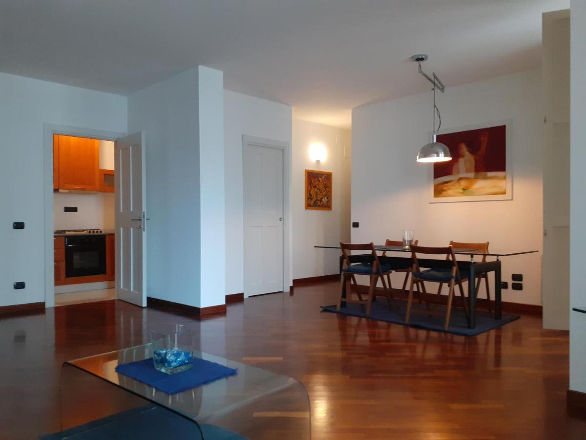 Olimpia Apartment City Center Салерно Екстериор снимка