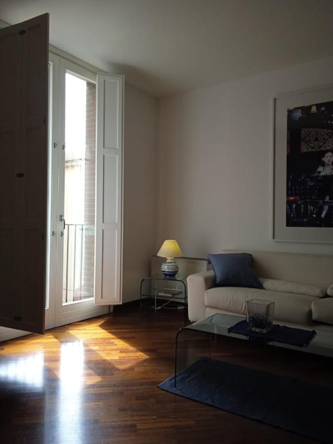 Olimpia Apartment City Center Салерно Екстериор снимка