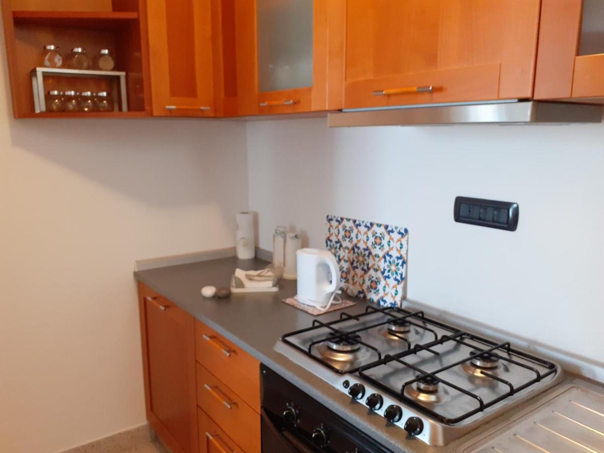 Olimpia Apartment City Center Салерно Екстериор снимка