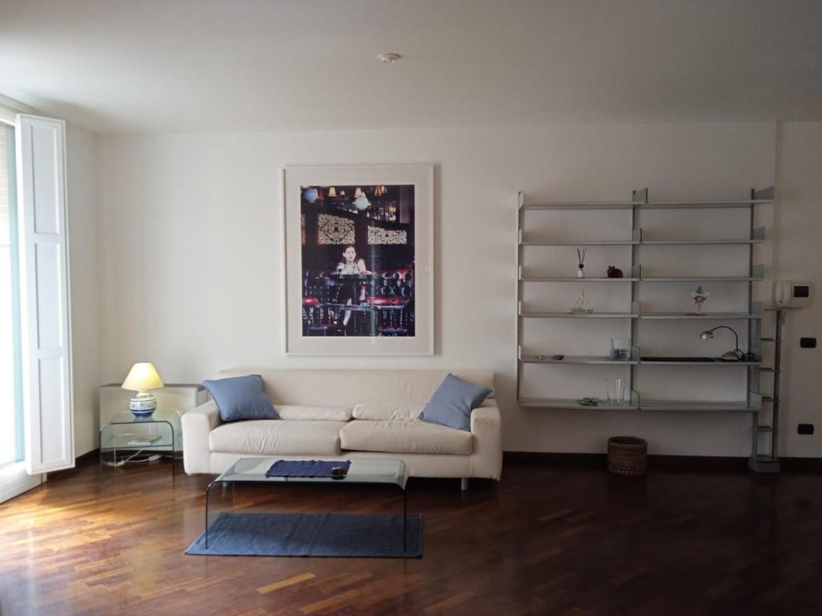 Olimpia Apartment City Center Салерно Екстериор снимка