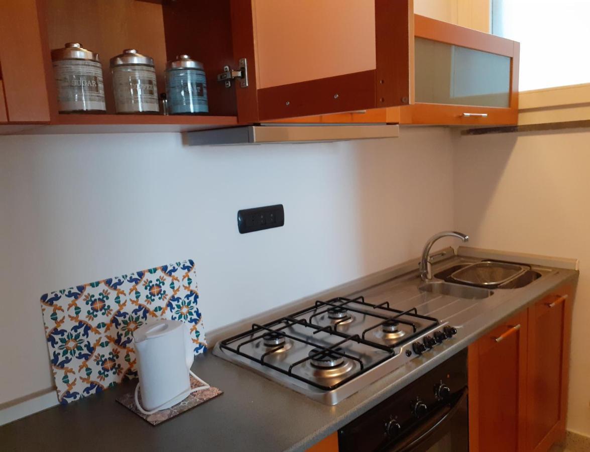 Olimpia Apartment City Center Салерно Екстериор снимка
