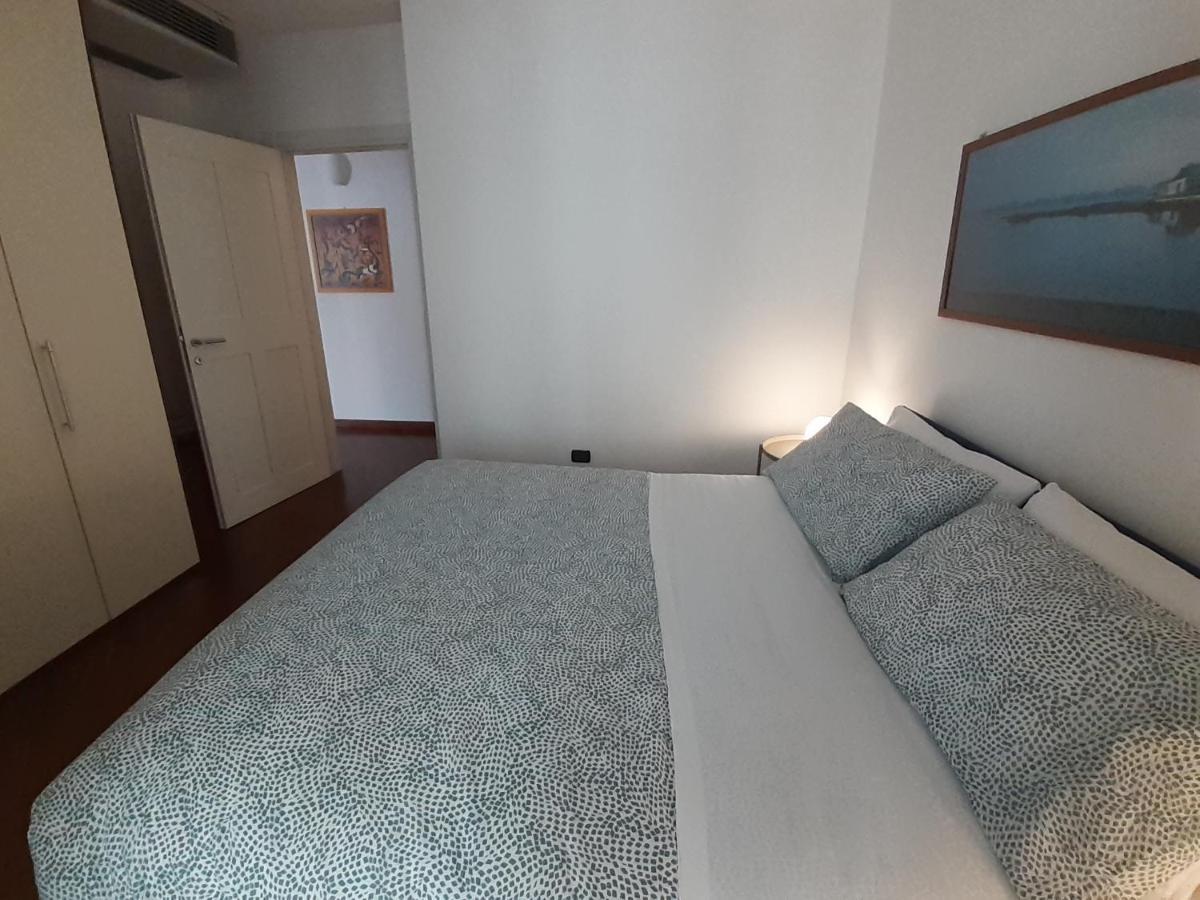 Olimpia Apartment City Center Салерно Екстериор снимка