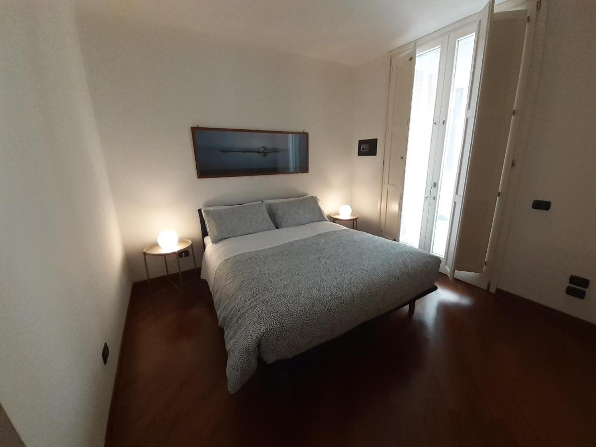 Olimpia Apartment City Center Салерно Екстериор снимка